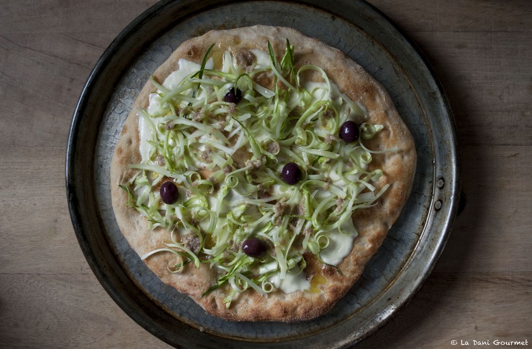 Focaccia, puntarelle e olive di Gaeta